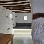 Semesterbostad - Cycladic Stone House Ano Syros