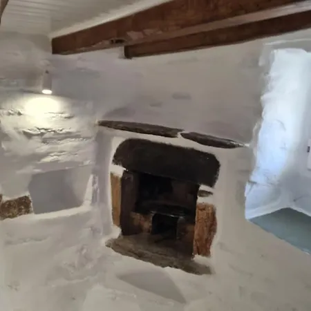 - Cycladic Stone House Feriehus